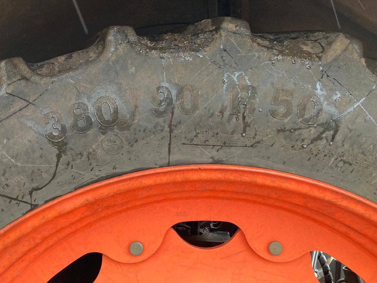 Kubota M7-131 Deluxe image 19