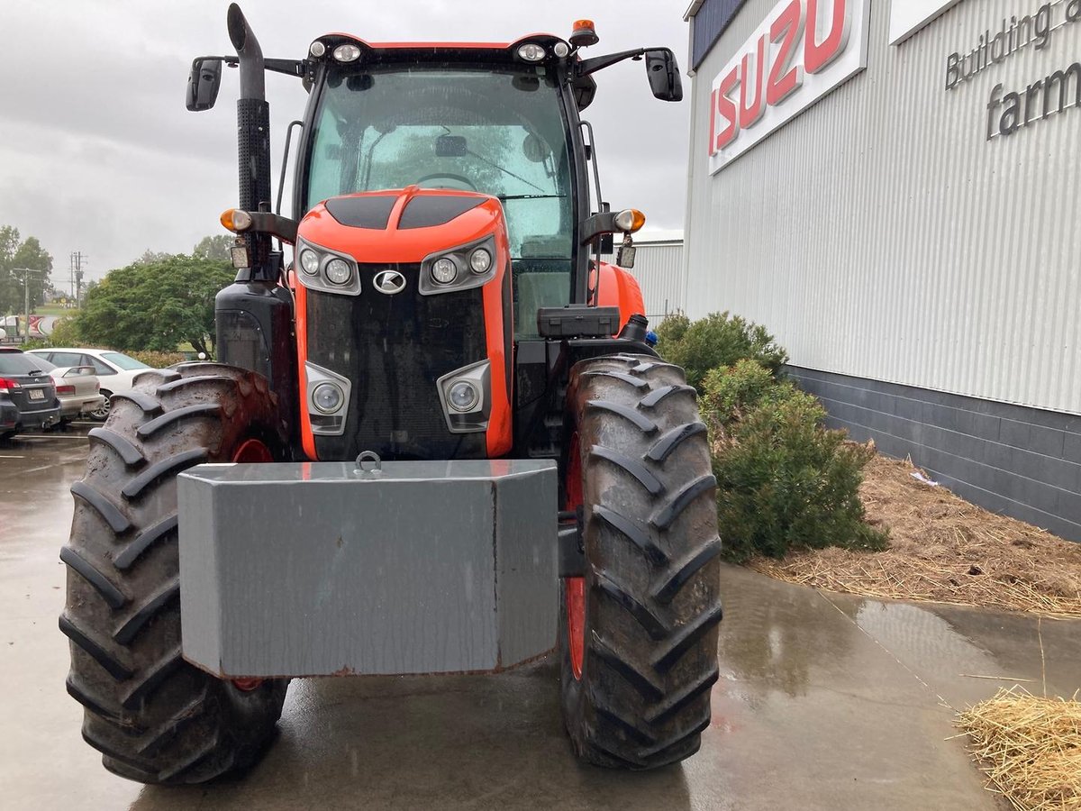 Kubota M7-131 Deluxe image 7