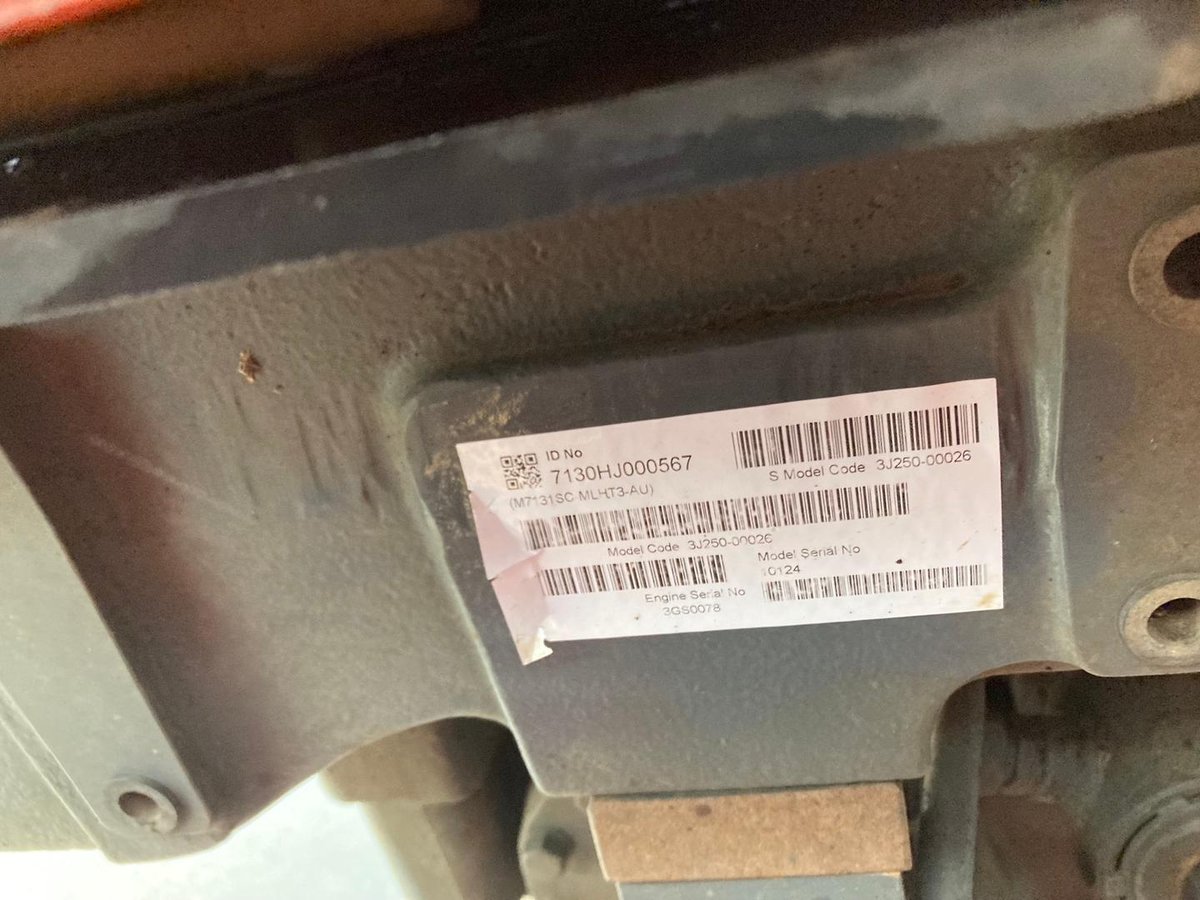 Kubota M7-131 Deluxe image 8