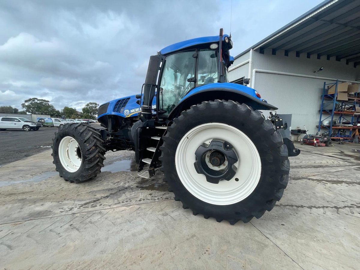 2019 New Holland T8.410 image 7