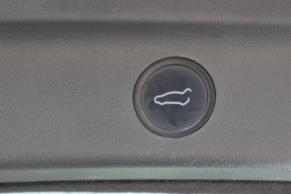 2022 Tesla Model Y Rear-Wheel Drive image 28