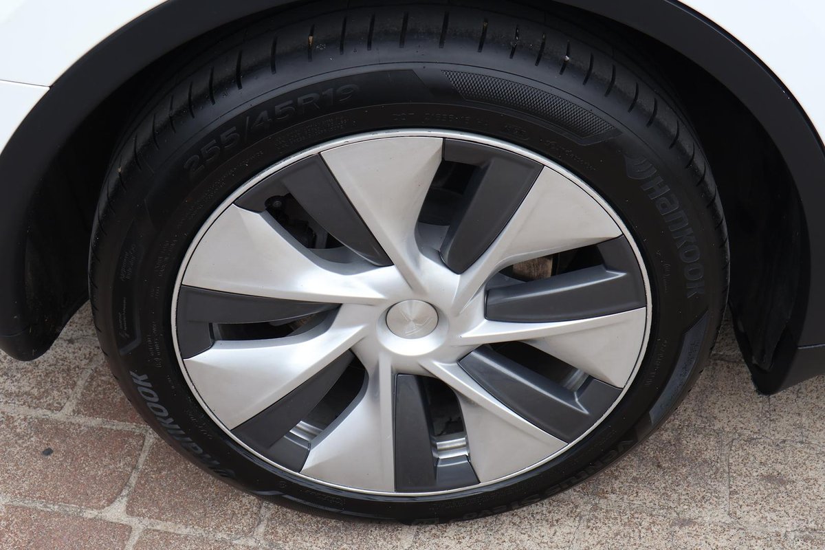 2022 Tesla Model Y Rear-Wheel Drive image 30