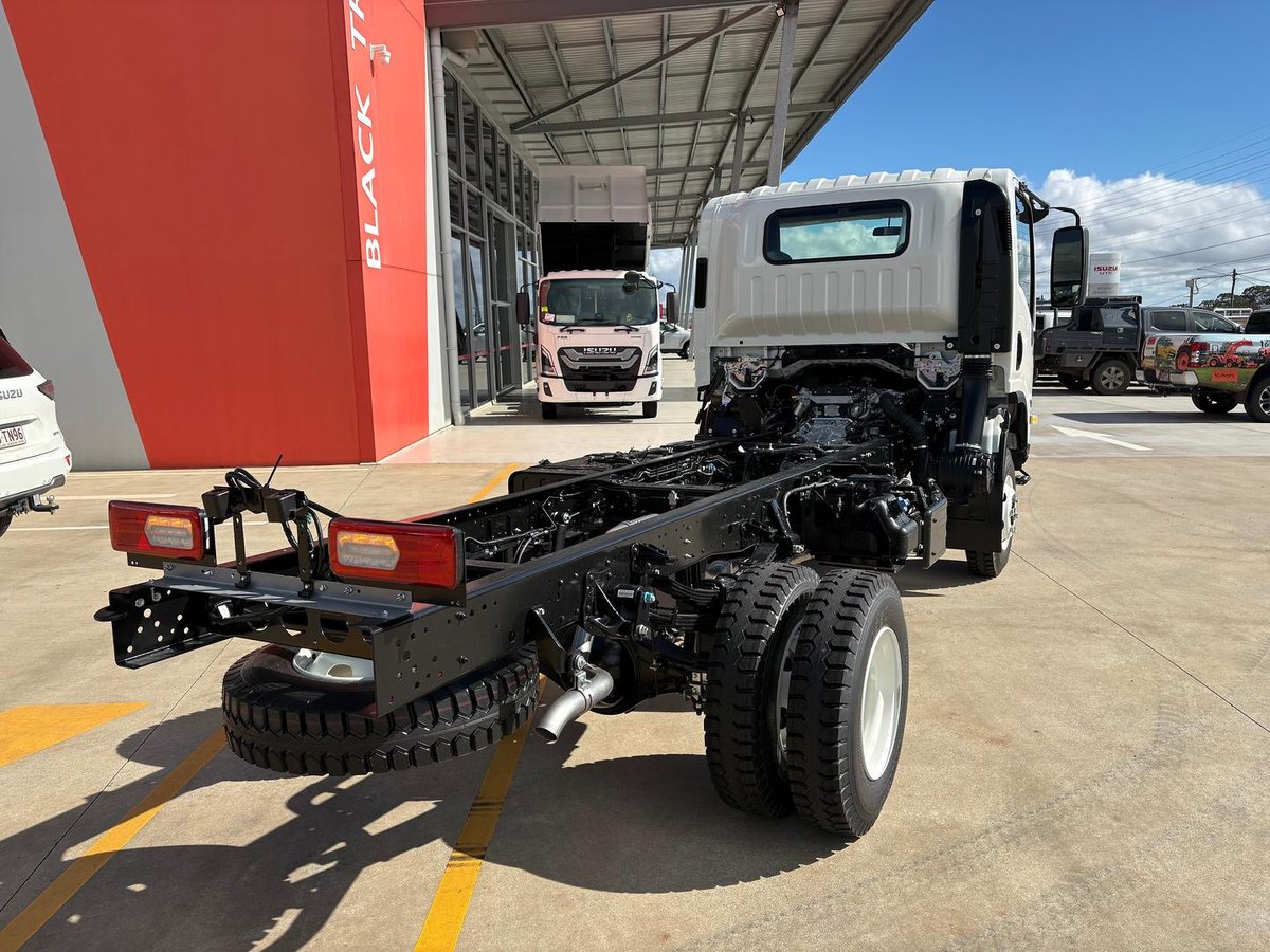 2026 Isuzu N Series image 5