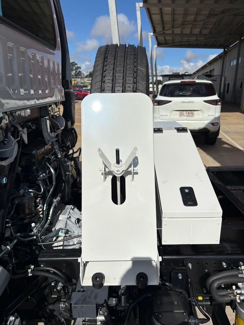 2026 Isuzu F Series image 7