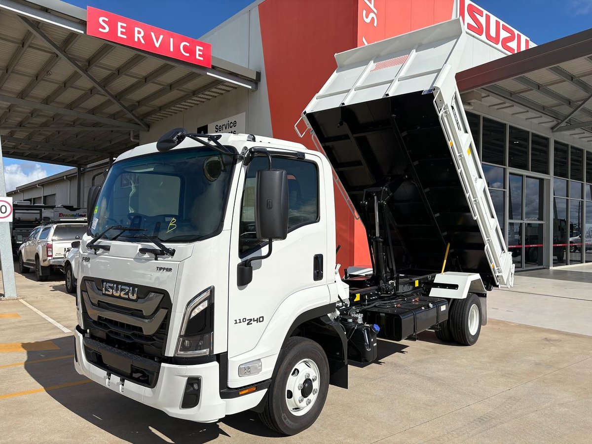 2026 Isuzu F Series image 3