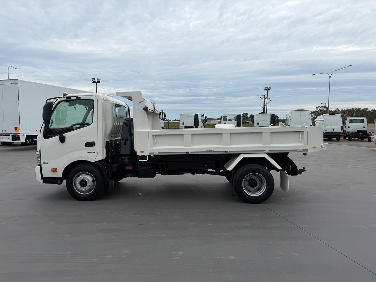 2021 Hino 300 Series 917 Tipper image 5