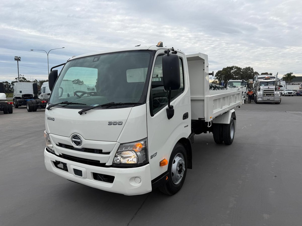 2021 Hino 300 Series 917 Tipper image 3