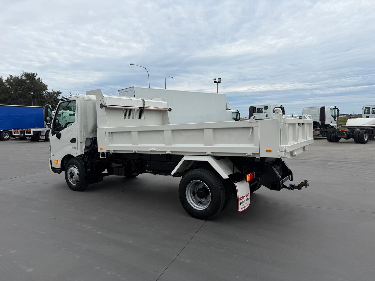 2021 Hino 300 Series 917 Tipper image 6