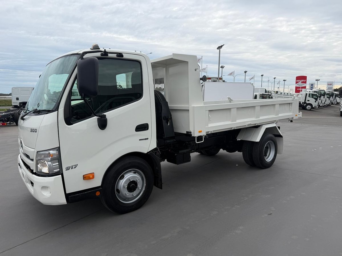 2021 Hino 300 Series 917 Tipper image 4