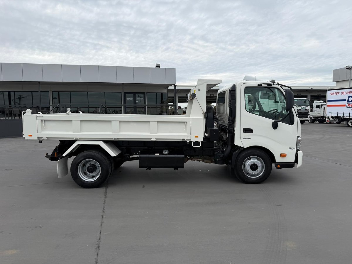 2021 Hino 300 Series 917 Tipper image 11