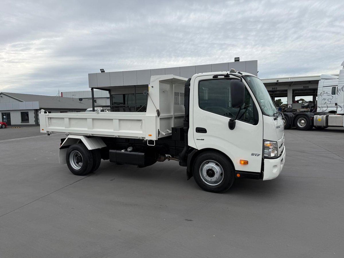 2021 Hino 300 Series 917 Tipper image 12