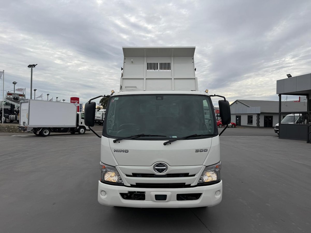 2021 Hino 300 Series 917 Tipper image 13