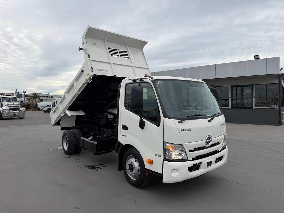 2021 Hino 300 Series 917 Tipper image 14