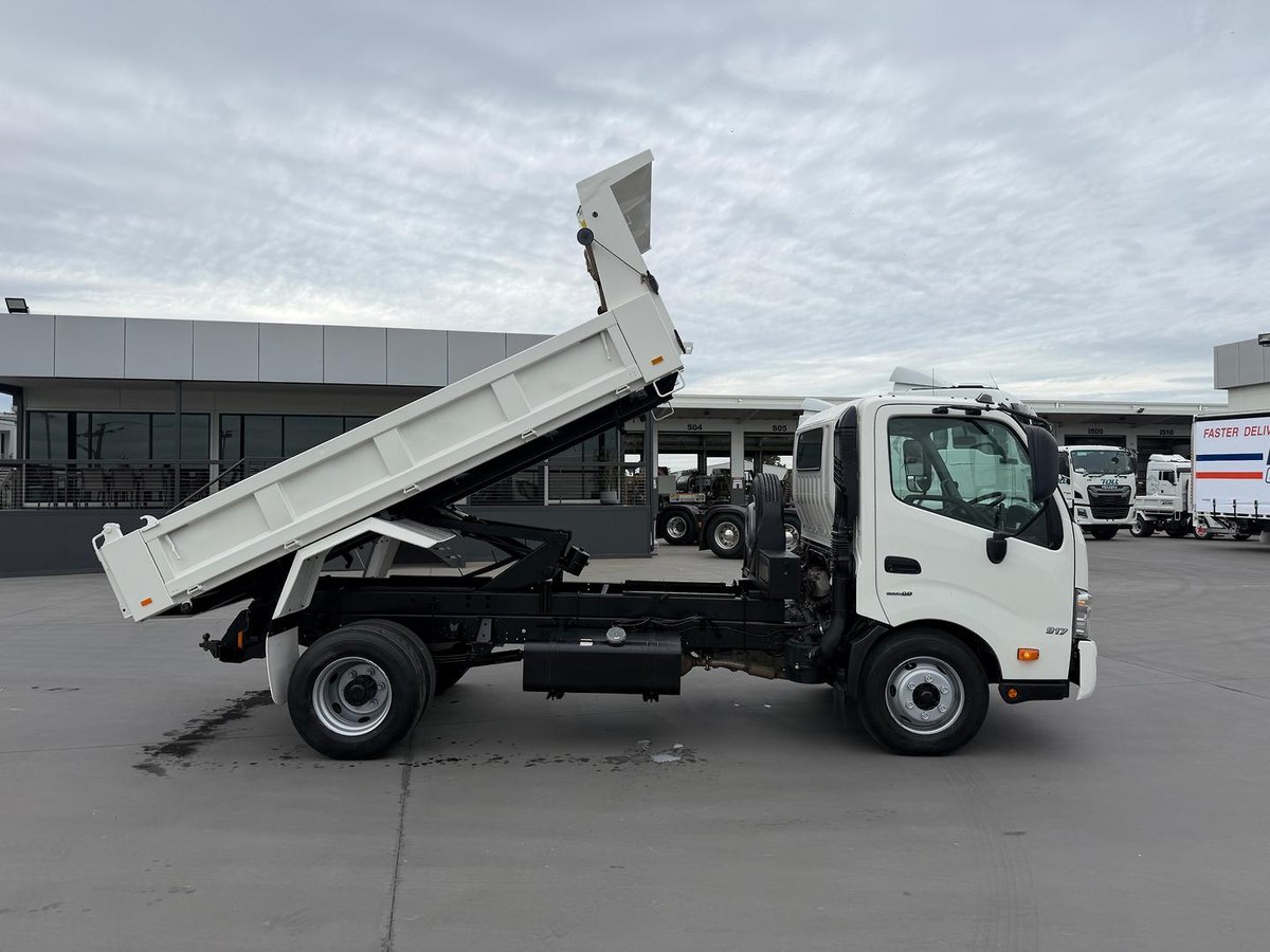 2021 Hino 300 Series 917 Tipper image 15
