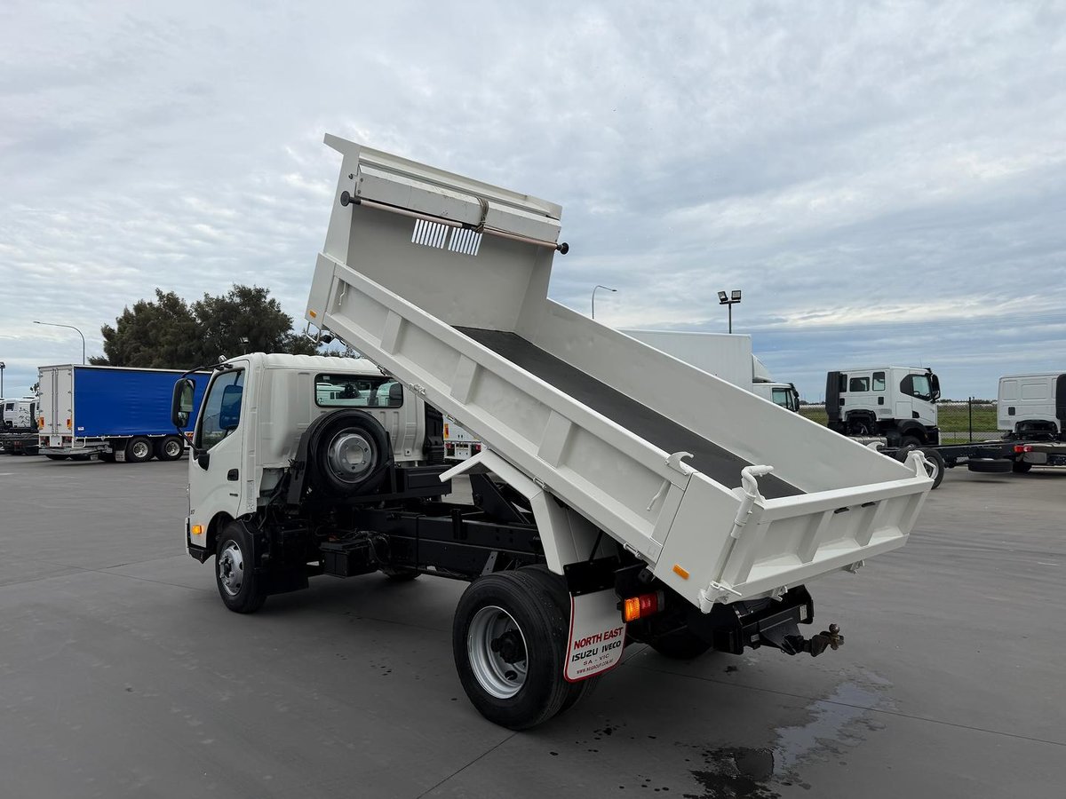 2021 Hino 300 Series 917 Tipper image 18