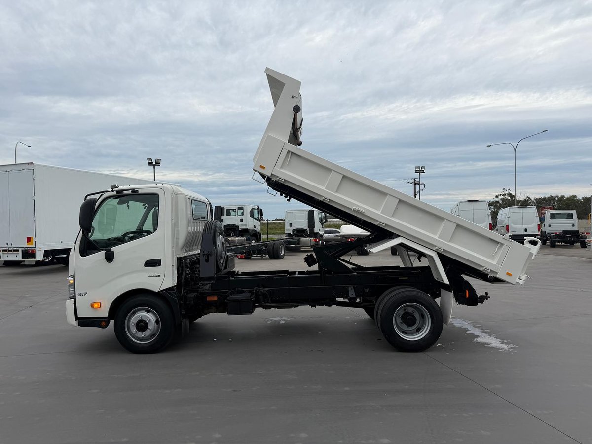 2021 Hino 300 Series 917 Tipper image 19