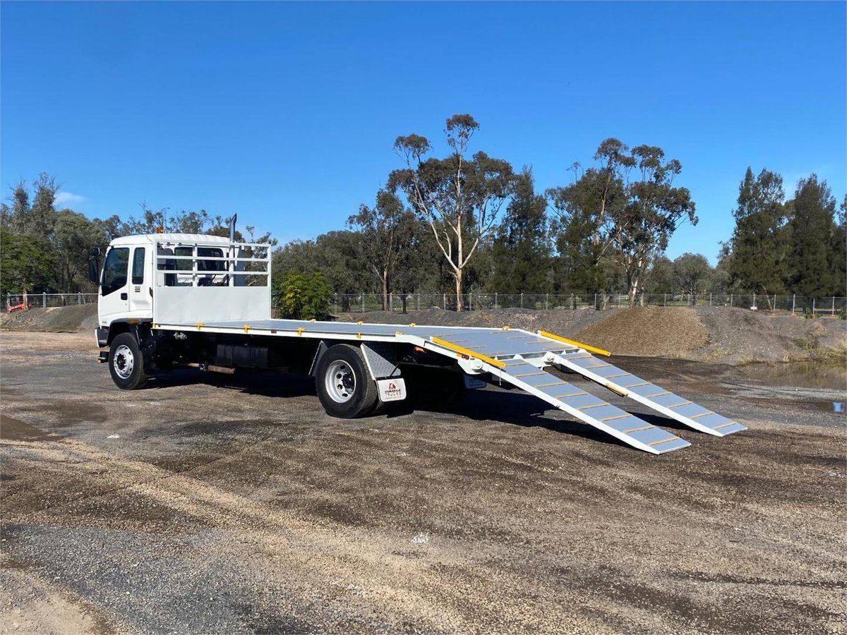 2004 Isuzu F Series FVR 950 image 5