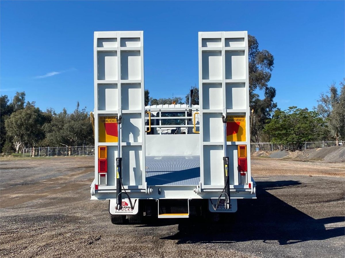 2004 Isuzu F Series FVR 950 image 7