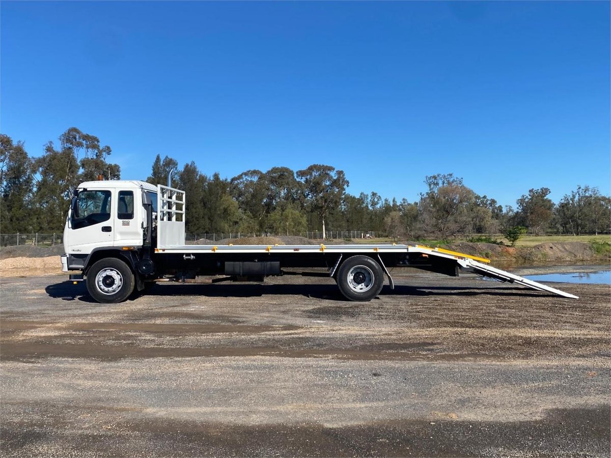 2004 Isuzu F Series FVR 950 image 3