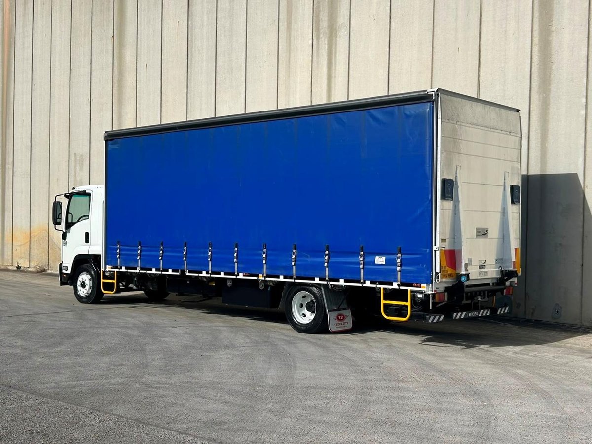 2015 Isuzu F Series FSR 700/850 image 4