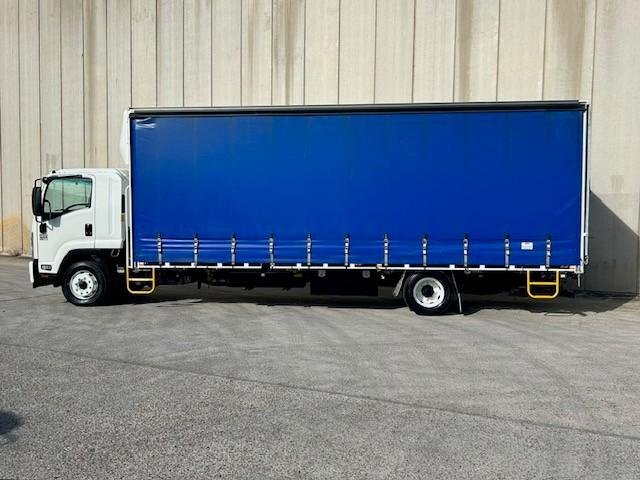 2015 Isuzu F Series FSR 700/850 image 2