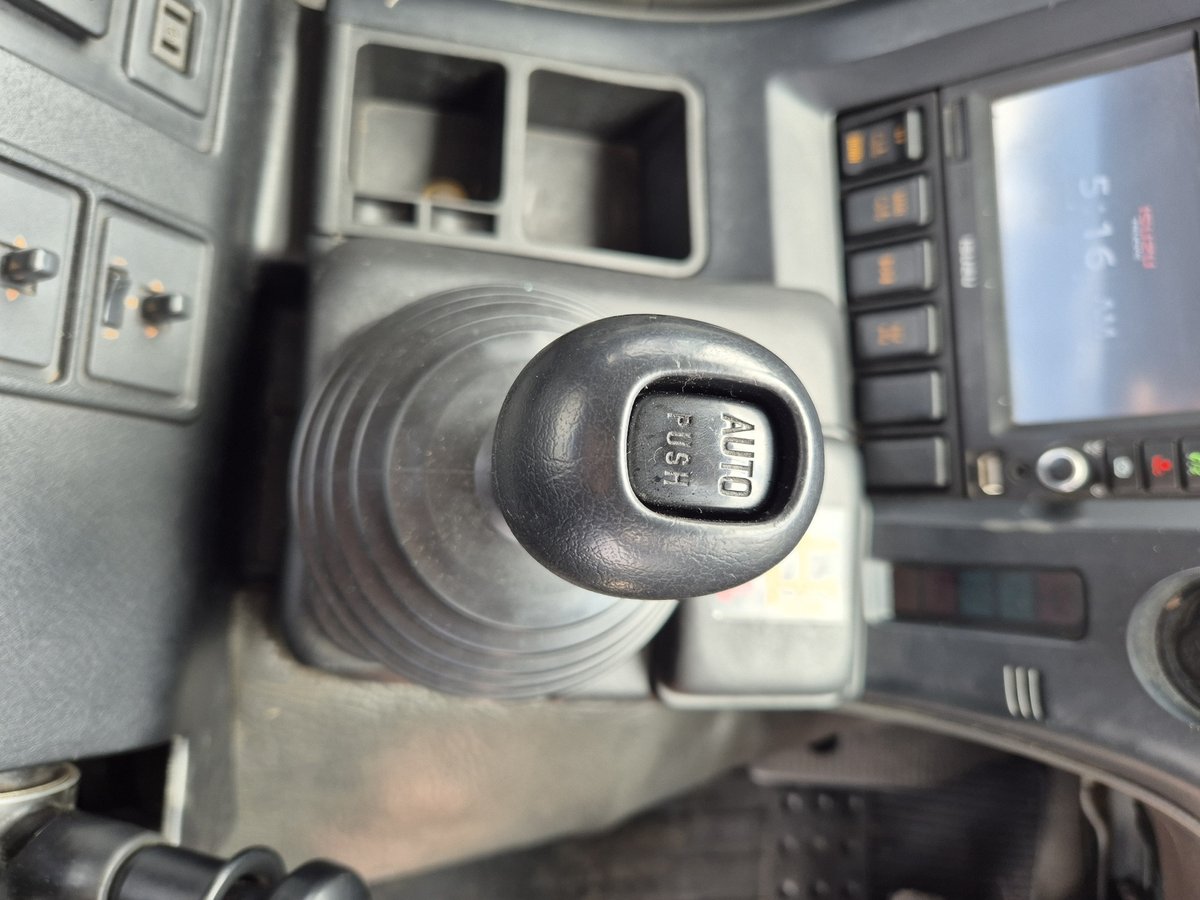 2014 Isuzu Trucks Cxy Giga 455hp A.m.t Prime Mover Amp Hyds image 16