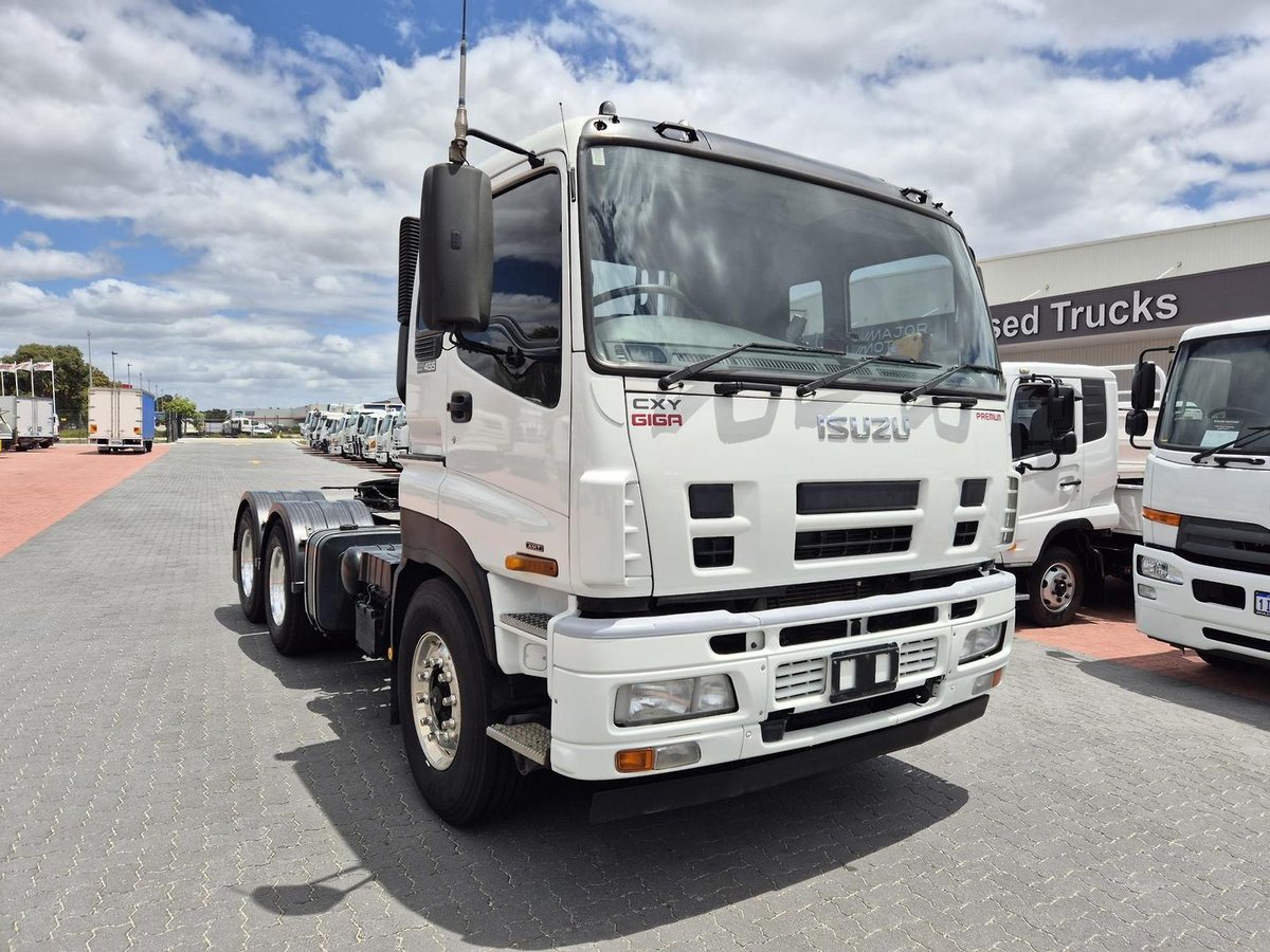 2014 Isuzu Cxy Giga 455Hp A.M.T Prime Mover &Amp; Hyds image 2