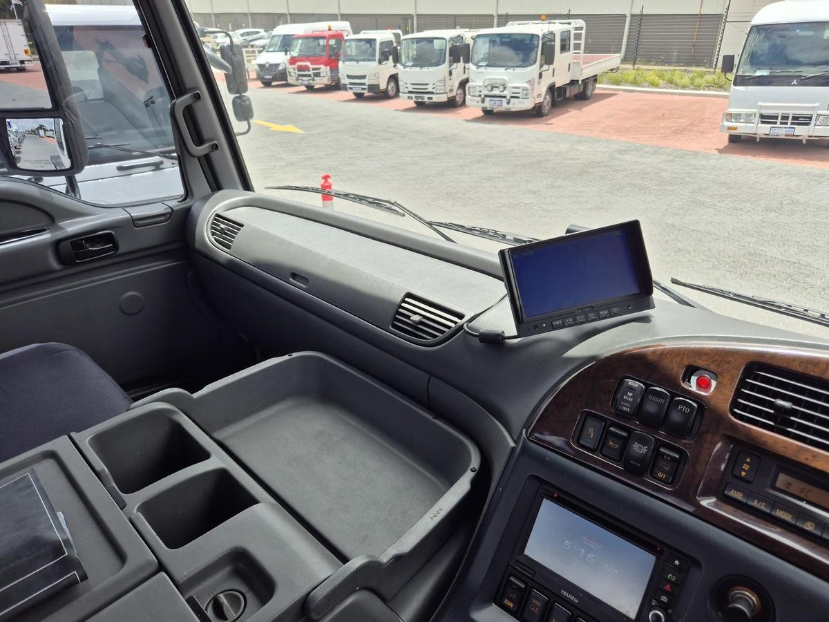 2014 Isuzu Cxy Giga 455Hp A.M.T Prime Mover &Amp; Hyds image 15