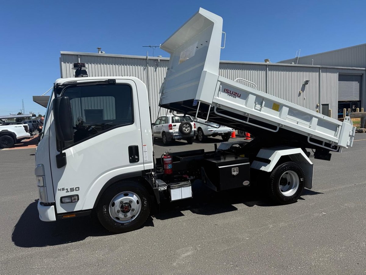 2024 Isuzu N Series Nls 45-150 Manual, 4x4, Tipper image 4