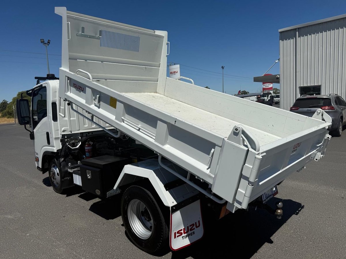 2024 Isuzu N Series Nls 45-150 Manual, 4x4, Tipper image 11
