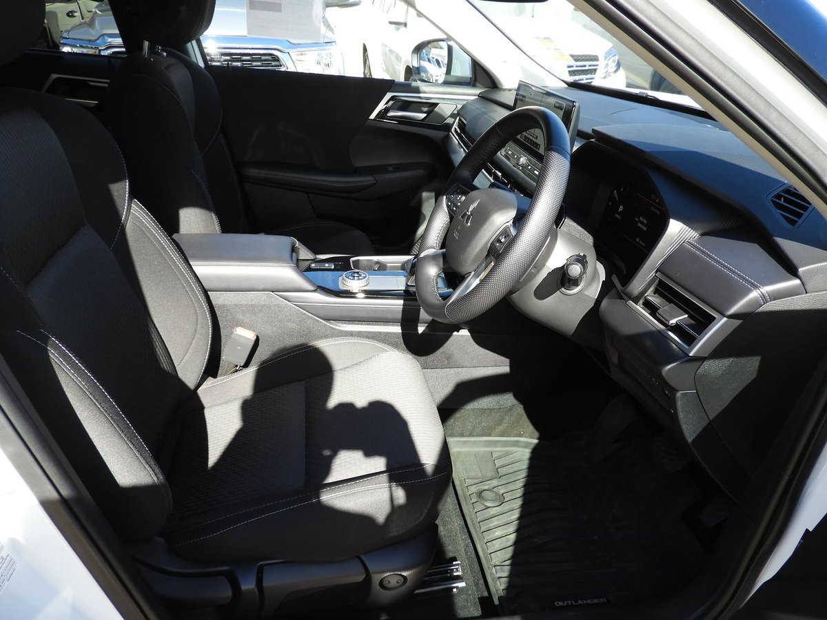 2025 Mitsubishi Outlander LS ZM MY25 AWD image 8