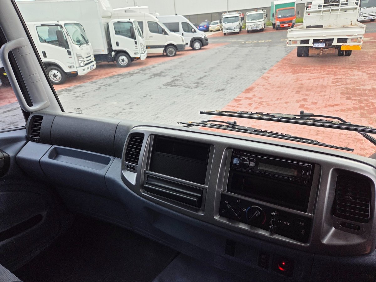 2010 Hino Fc 1018-500 Series Full Service Body And Lift image 28