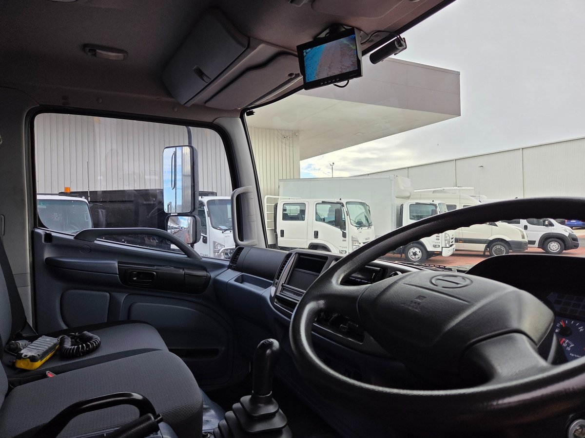 2010 Hino Fc 1018-500 Series Full Service Body And Lift image 30