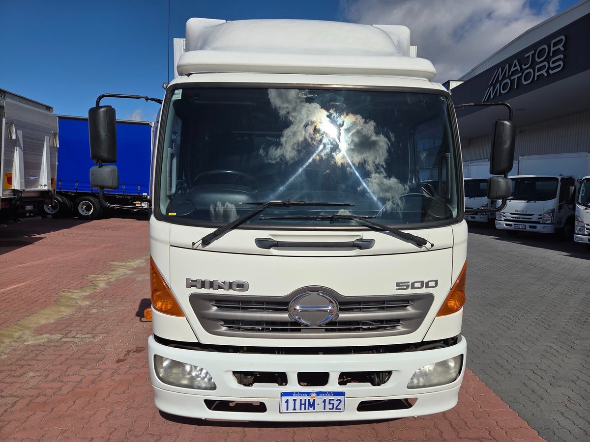 2010 Hino Fc 1018-500 Series Full Service Body And Lift image 37