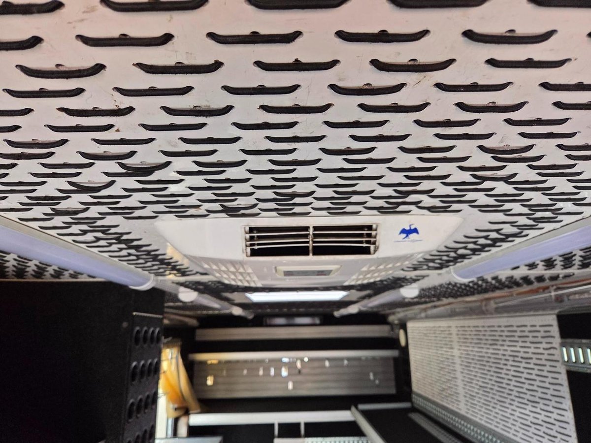 2010 Hino Fc 1018-500 Series Full Service Body And Lift image 11