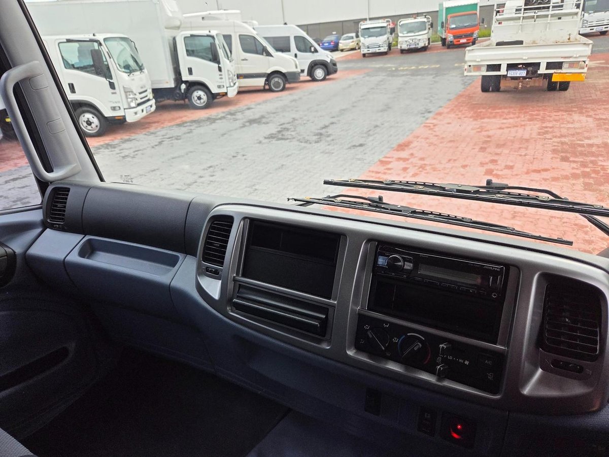 2010 Hino Fc 1018-500 Series Full Service Body And Lift image 28