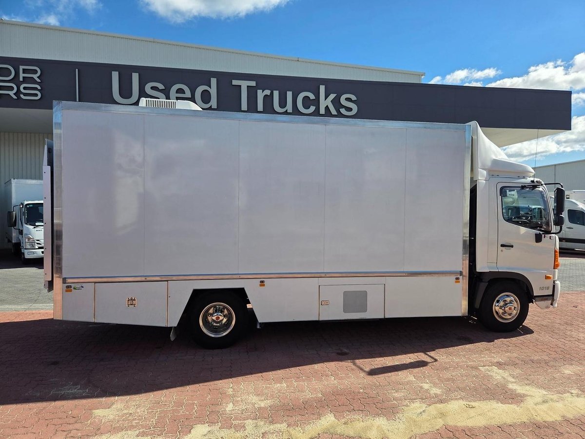 2010 Hino Fc 1018-500 Series Full Service Body And Lift image 37