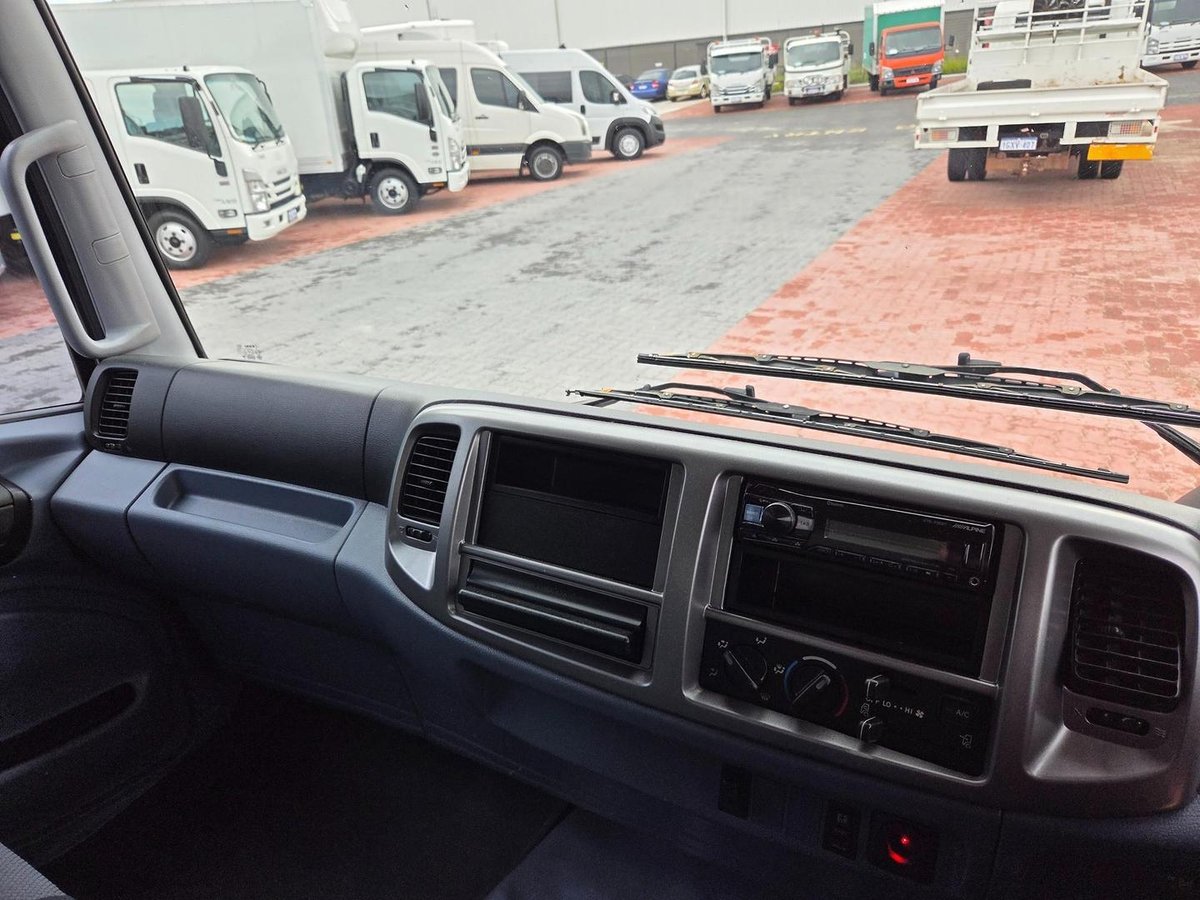 2010 Hino Fc 1018-500 Series Full Service Body And Lift image 28