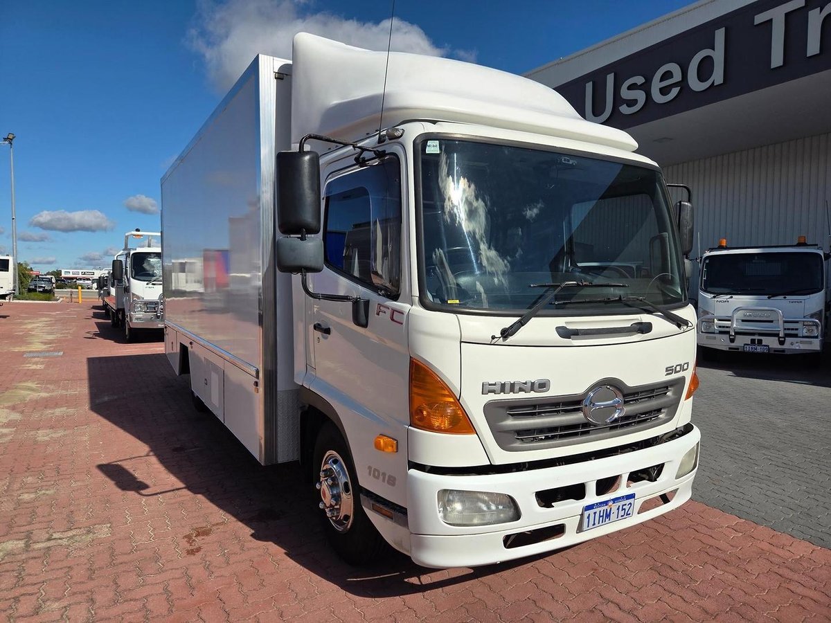 2010 Hino Fc 1018-500 Series Full Service Body And Lift image 33