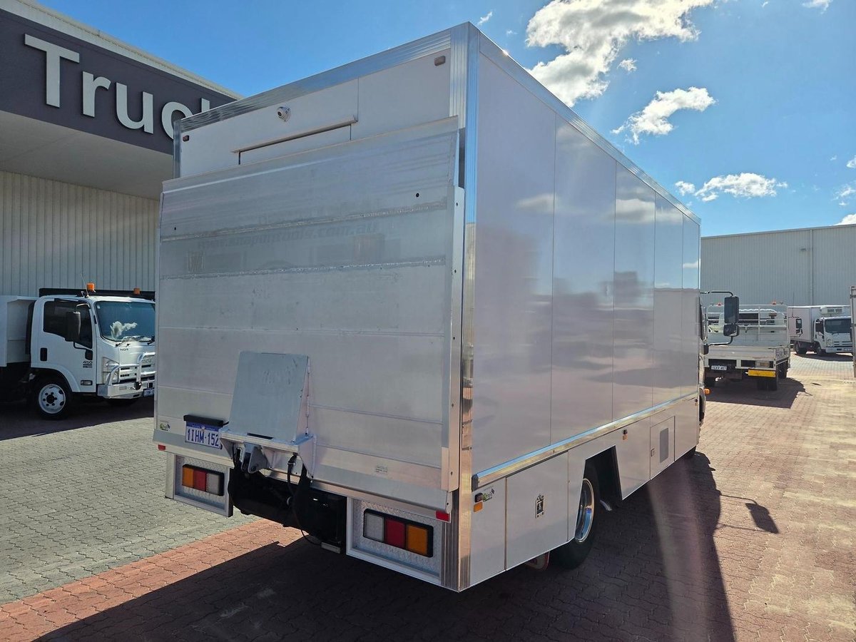 2010 Hino Fc 1018-500 Series Full Service Body And Lift image 36