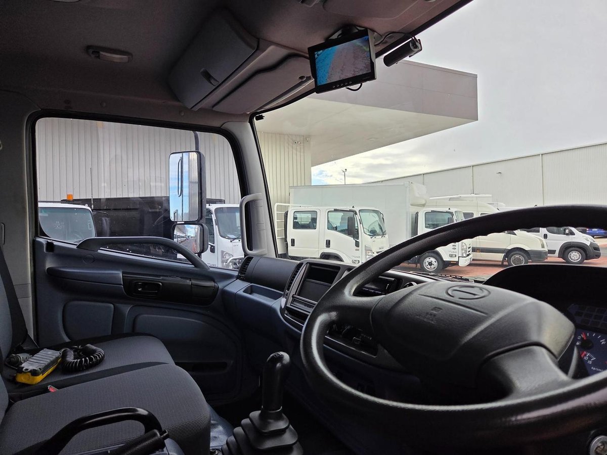 2010 Hino Fc 1018-500 Series Full Service Body And Lift image 30