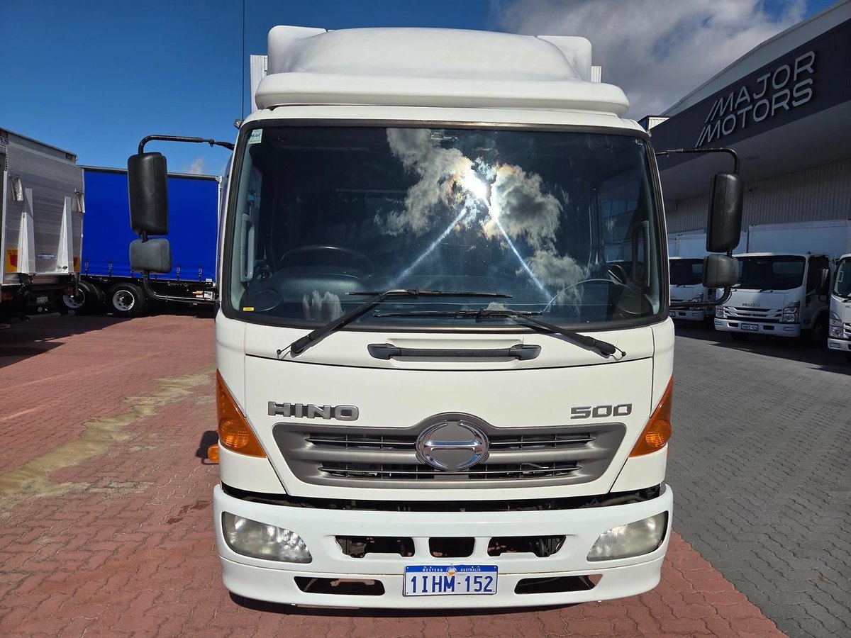 2010 Hino Fc 1018-500 Series Full Service Body And Lift image 39