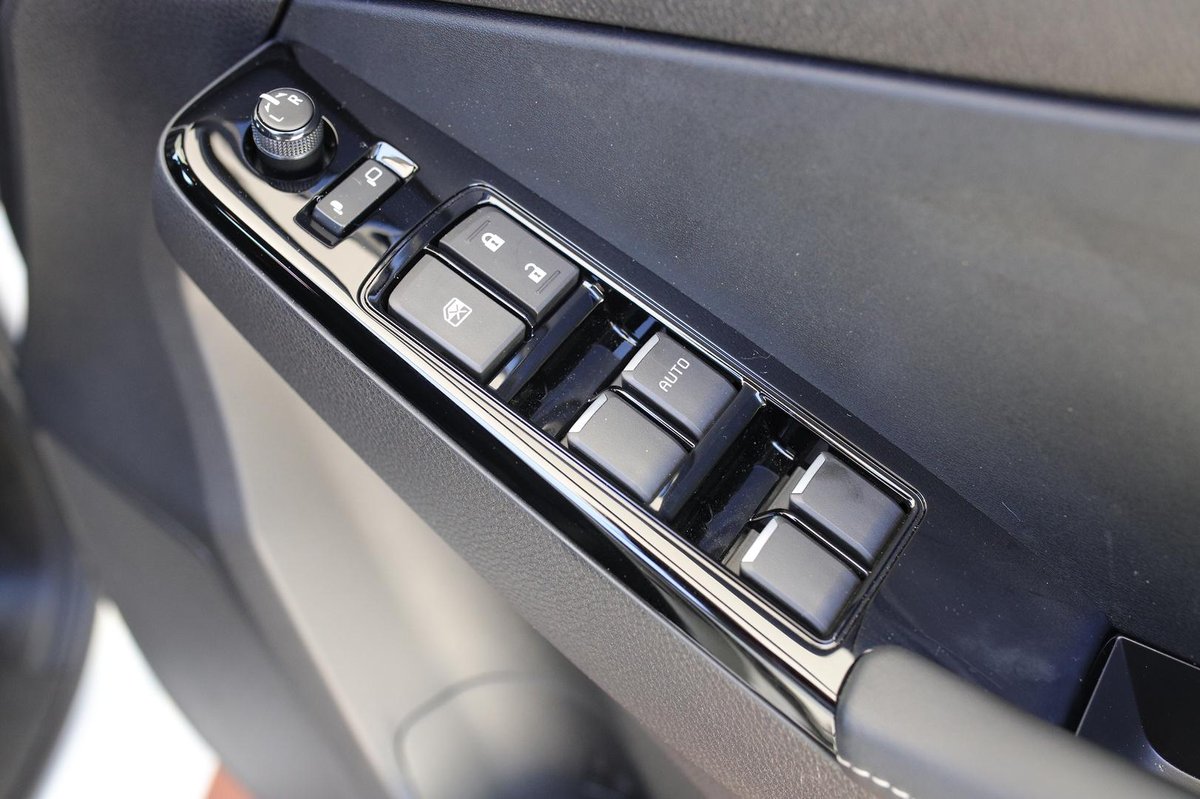 2026 Isuzu D-MAX BLADE MY25.5 4X4 Dual Range image 40