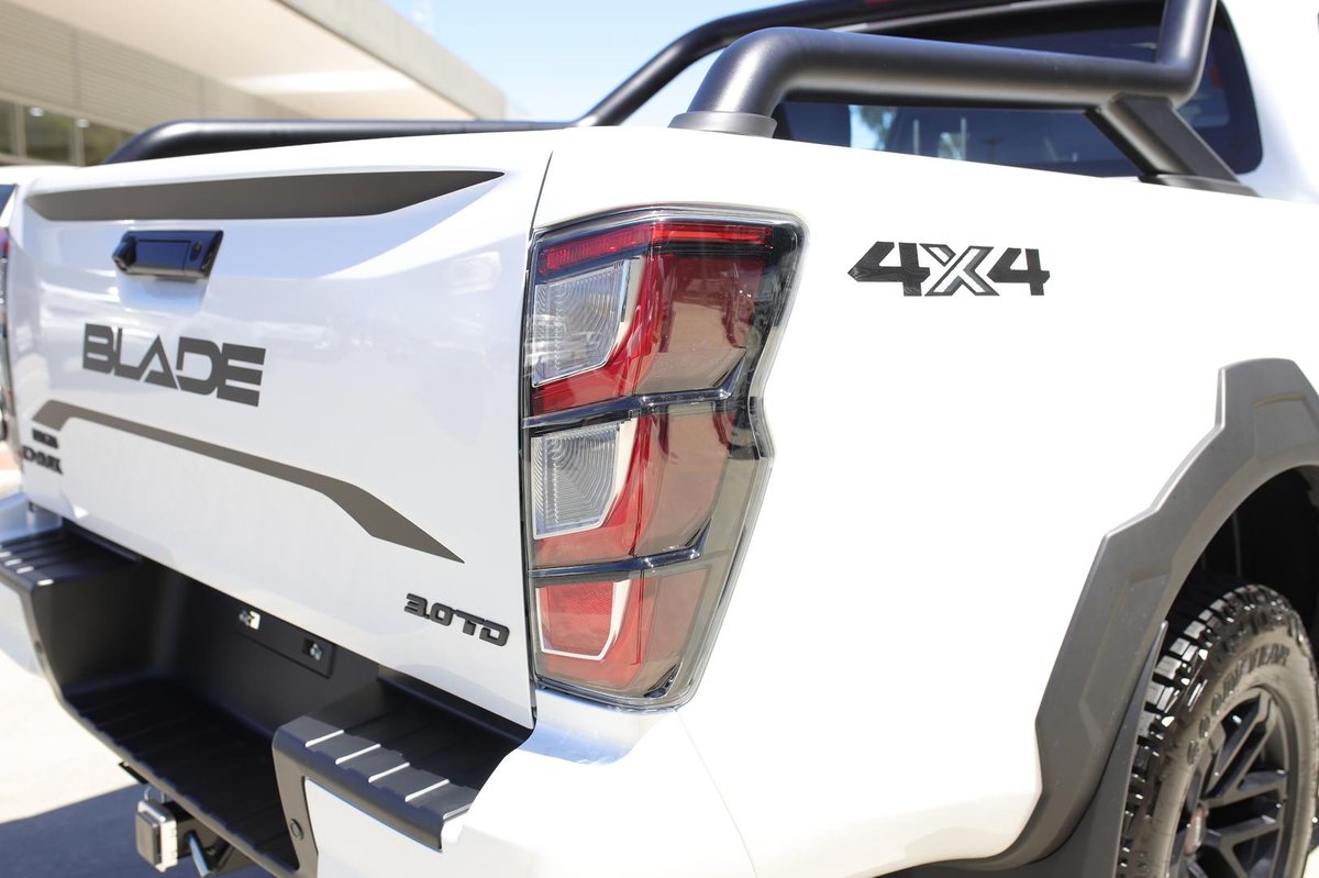 2026 Isuzu D-MAX BLADE MY25.5 4X4 Dual Range image 16