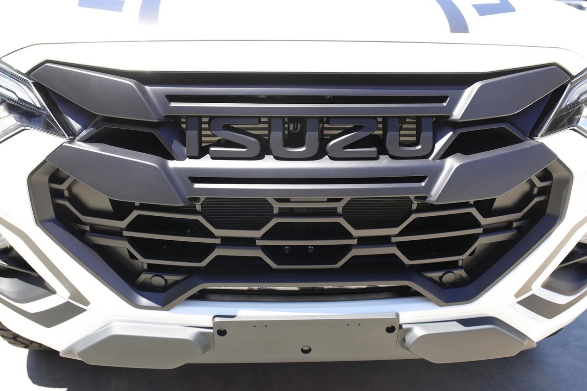 2026 Isuzu D-MAX BLADE MY25.5 4X4 Dual Range image 11