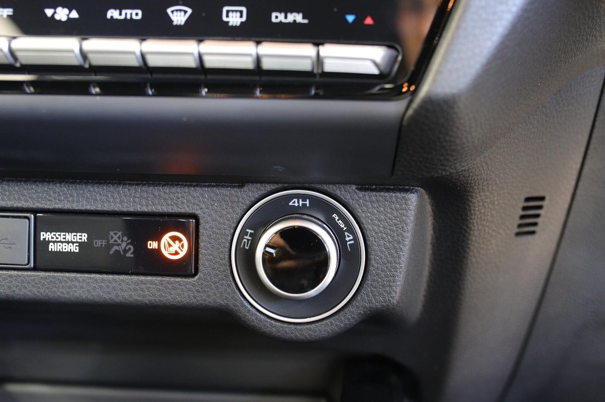 2026 Isuzu D-MAX BLADE MY25.5 4X4 Dual Range image 29
