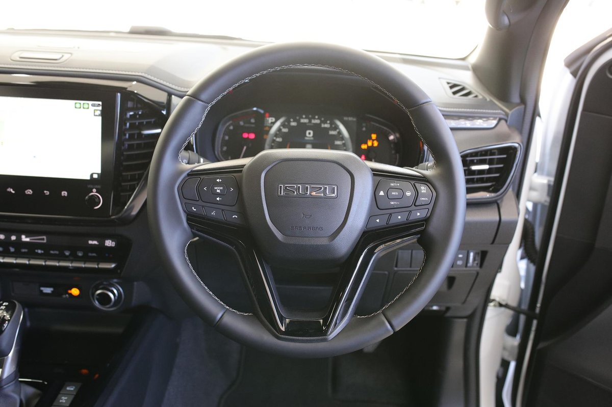 2026 Isuzu D-MAX BLADE MY25.5 4X4 Dual Range image 23
