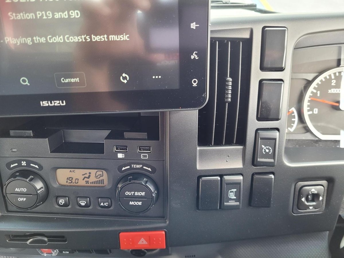 2025 Isuzu N Series image 17