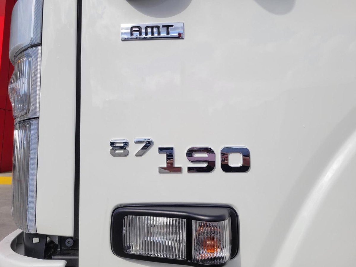 2025 Isuzu N Series image 13