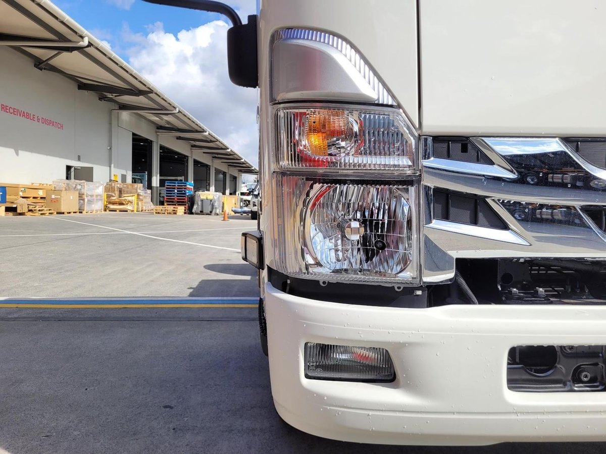 2025 Isuzu N Series image 10